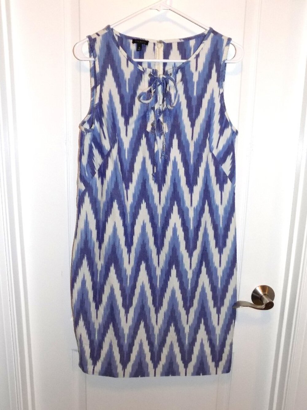 TALBOTS 10 Blue Off-White Chevron Print Sleeveless Lace Up Dress Linen Like